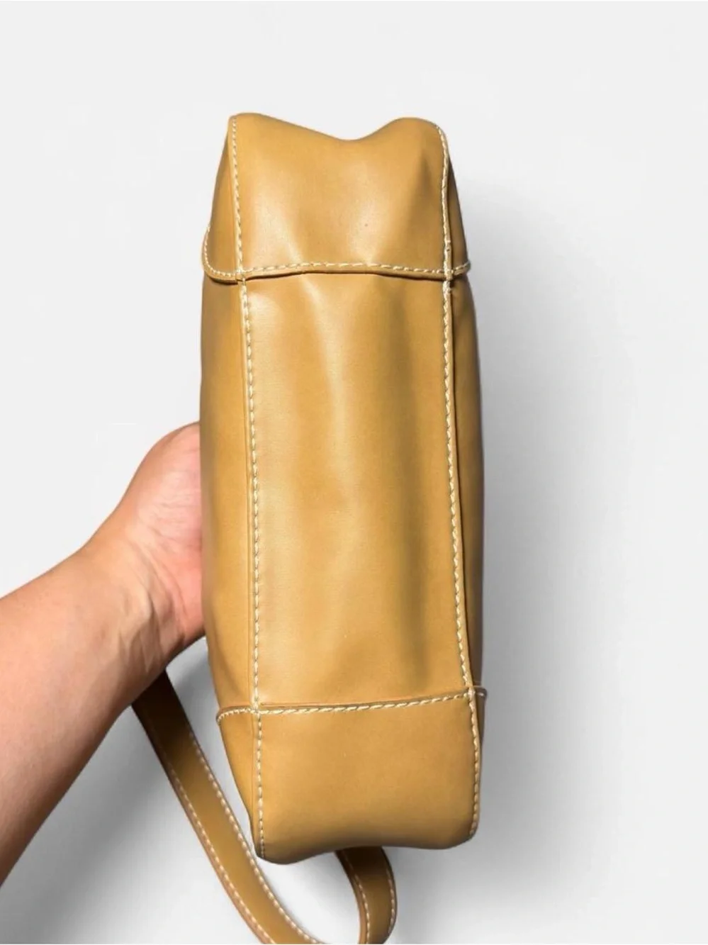 Y2K Vintage Villager by Liz Claiborne Tan shoulder bag